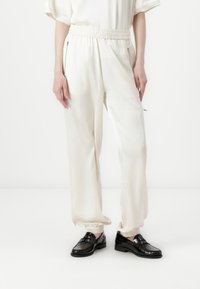 Широкие брюки Широкие брюки