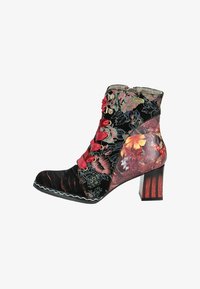 Ботинки на шнуровке Ботинки на шнуровке