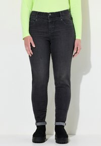 Короткие джинсы Короткие джинсы