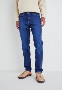 Прямые джинсы Прямые джинсы