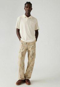 Брюки с накладными карманами Брюки с накладными карманами