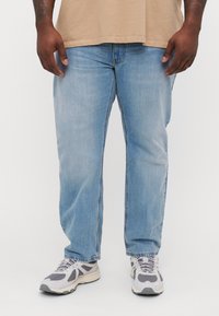 Прямые джинсы Прямые джинсы