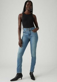 Узкие джинсы Узкие джинсы