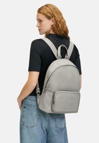 Кожаный рюкзак Кожаный рюкзак