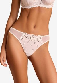 Стринги Стринги