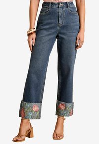 Короткие джинсы Короткие джинсы