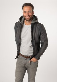 Кожаная куртка Кожаная куртка