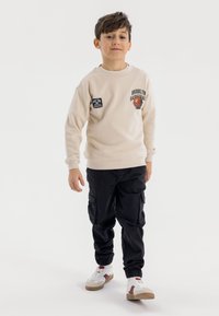 Пуловер Пуловер