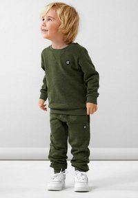 Пуловер Пуловер