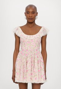 Короткое платье Короткое платье