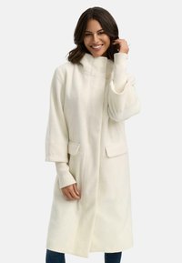 Шерстяное пальто Шерстяное пальто