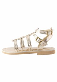 Сандалии Сандалии