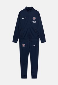 Спортивный костюм Спортивный костюм