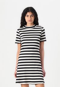 Вязаное платье Вязаное платье