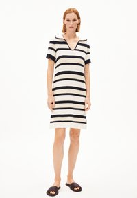 Вязаное платье Вязаное платье