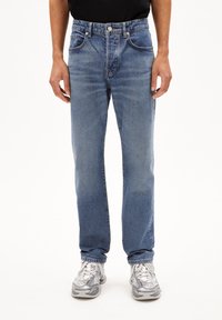 Прямые джинсы Прямые джинсы