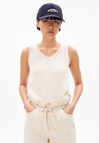 Пуловер без рукавов Пуловер без рукавов