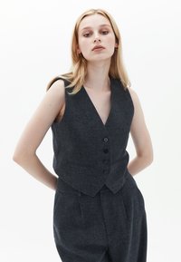 Джинсовая жилетка Джинсовая жилетка