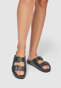 Шлепанцы Шлепанцы