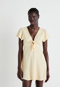 Короткое платье Короткое платье