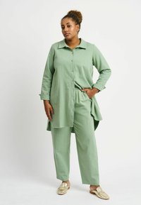 Широкие брюки Широкие брюки