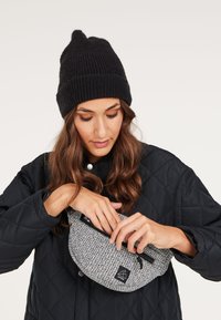 Сумка на пояс Сумка на пояс