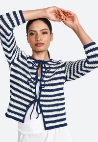 Вязаная кофта Вязаная кофта