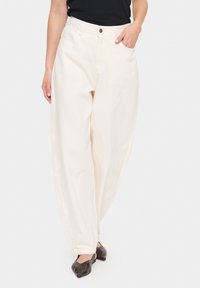 Свободные джинсы Свободные джинсы