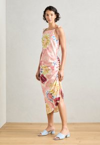 Летнее платье Летнее платье