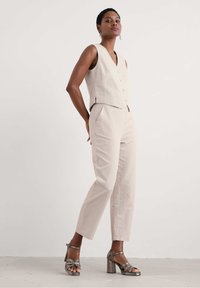 Джинсовая жилетка Джинсовая жилетка