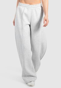 Спортивный костюм Спортивный костюм