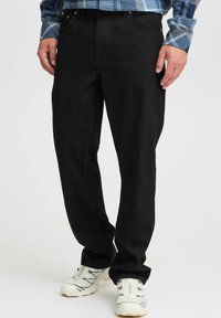 Прямые джинсы Прямые джинсы