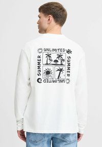 Лонгслив Лонгслив