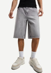 Свободные джинсы Свободные джинсы