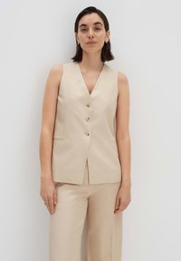 Жилет Жилет