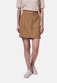 Юбка с накладными карманами Юбка с накладными карманами