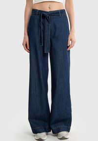 Клешеные джинсы Клешеные джинсы