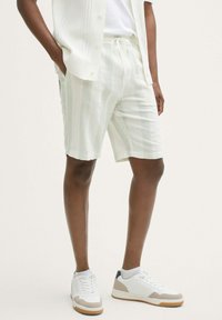 Шорты Шорты