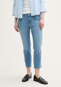 Короткие джинсы Короткие джинсы