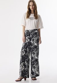 Широкие брюки Широкие брюки