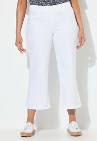 Короткие джинсы Короткие джинсы