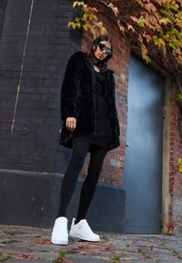 Шерстяное пальто Шерстяное пальто