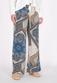 Широкие брюки Широкие брюки