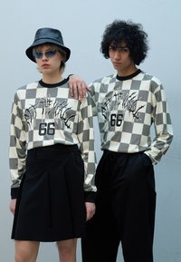 Лонгслив Лонгслив