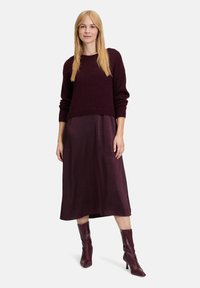 Вязаное платье Вязаное платье