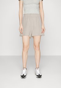 Шорты Шорты