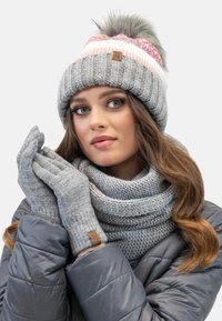 Перчатки Перчатки