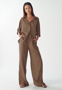 Широкие брюки Широкие брюки