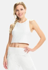 Спортивный топ Спортивный топ