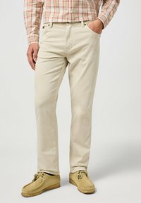 Прямые джинсы Прямые джинсы